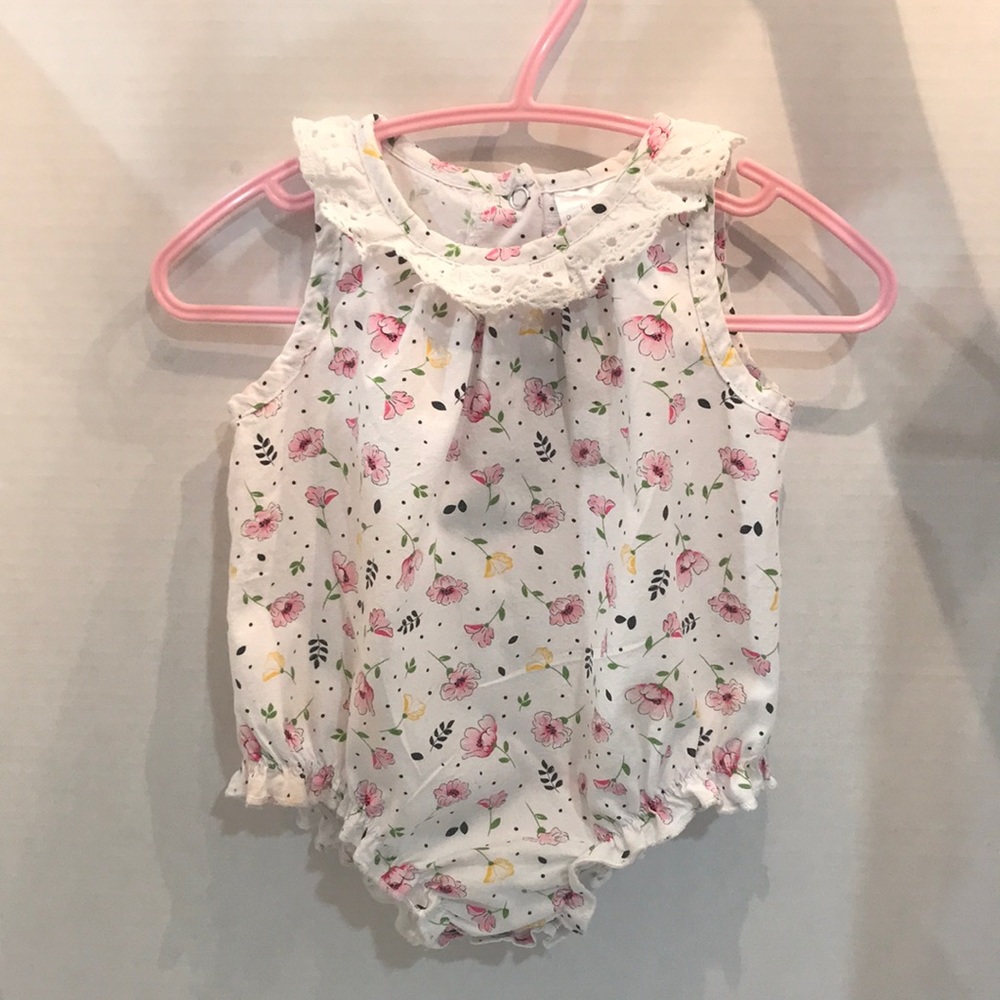 Summer floral baby’s onesie. Sized 3-6 months. 100% cotton.